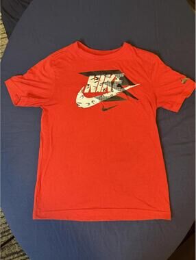 Boy's Large Nike Red Graphic Logo T-Shirt